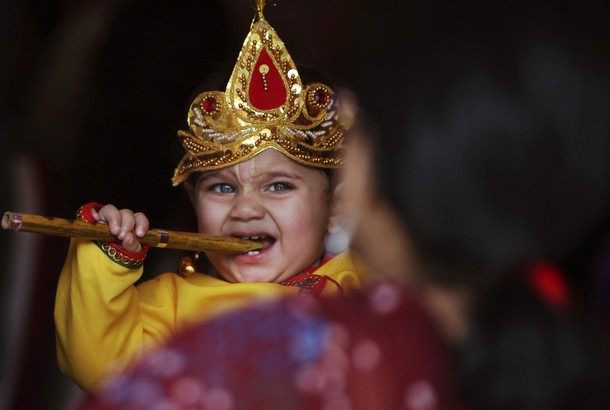 Джанмаштами фестиваль знаменующий рождение индуистского бога Кришны, Джамму, Индия, 10 августа 2012 года.