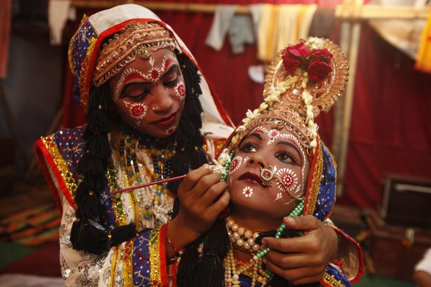 Джанмаштами фестиваль знаменующий рождение индуистского бога Кришны, Матхура, Индия, 10 августа 2012 года.