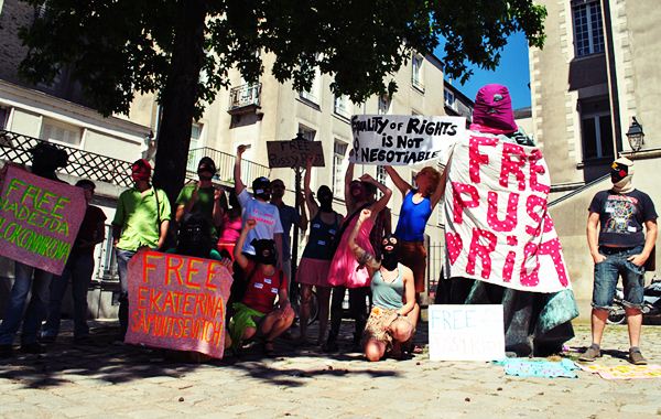 pussy riot actions 16 (600x380, 72Kb)