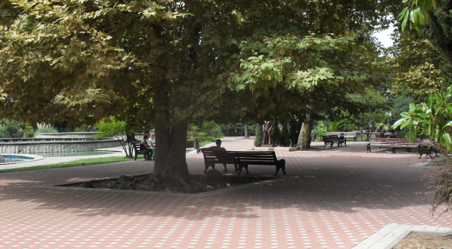 В сквере у Фестивального В сквере у Фестивального (649x358, 494Kb)