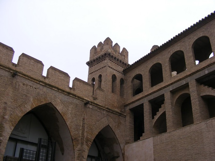 Замок Альхаферия (Castillo de Aljaferia) - жемчужинa испанского исламского наследия 44375