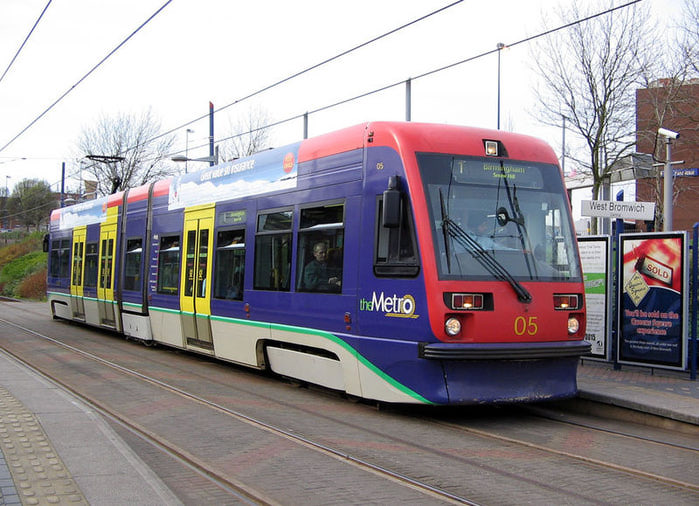 800px-Midland_Metro_tram (700x506, 93Kb)