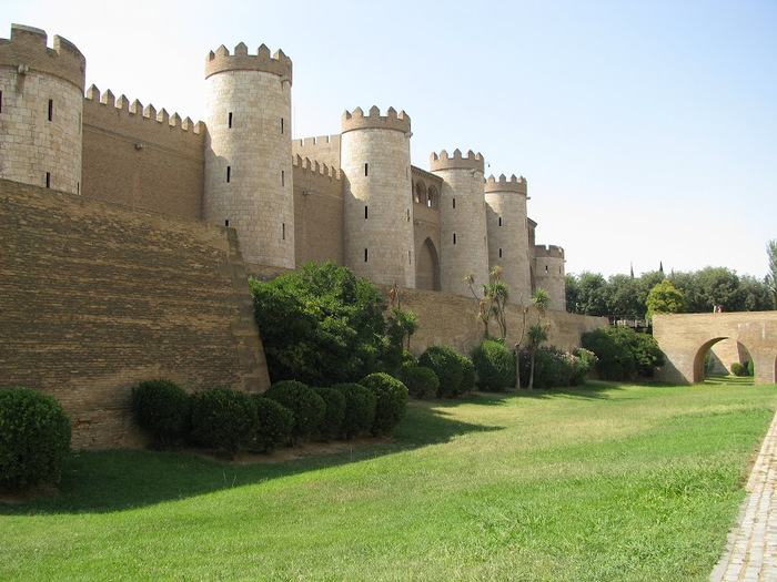 Замок Альхаферия (Castillo de Aljaferia) - жемчужинa испанского исламского наследия 54400