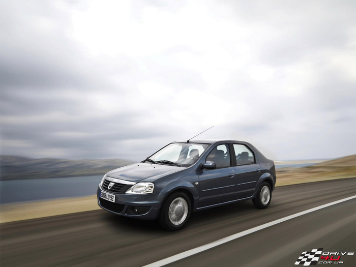 Dacia_Logan_2009_drivex1600x1200 (700x525, 61Kb)