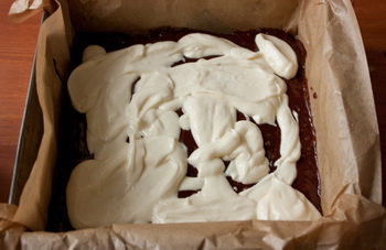 brownies-so-slovichnym-syrom-i-malinoi-5 (350x227, 42Kb)