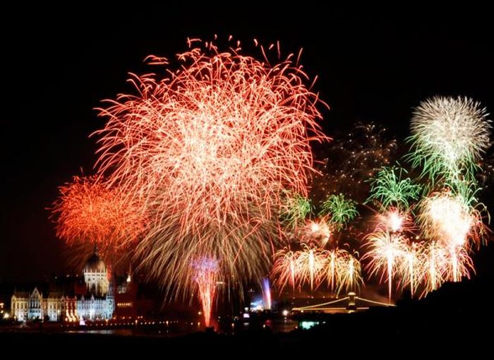 1312973934_fireworks_19 (700x510, 75Kb)