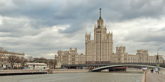 800px-Kotelnicheskaya_Embankment_Building (700x350, 54Kb)