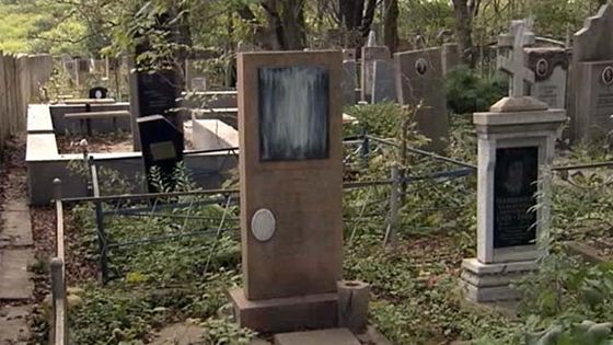 Вандалы осквернили Морское кладбище во Владивостоке