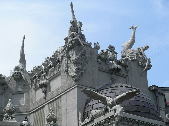 800px-Architectural_details_on_House_with_Chimaeras_2007 (700x525, 68Kb)