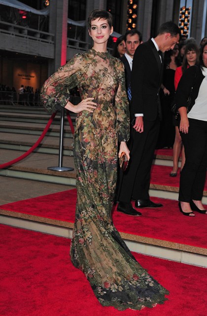 anne%20hathaway%2021sept12%2012 (420x640, 85Kb)