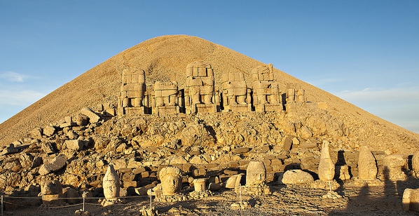 3925073_nemrut_turkey_1 (598x308, 205Kb)