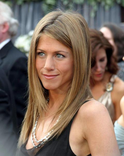 jennifer%20aniston%2011oct12%2025 (480x604, 46Kb)