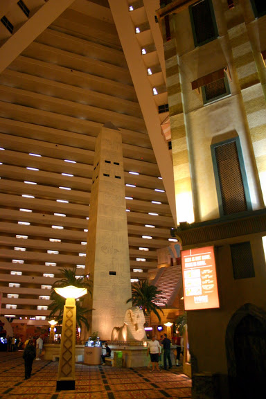 Отель Luxor hotel и Casino, Las Vegas - Пожить в пирамиде. 39589