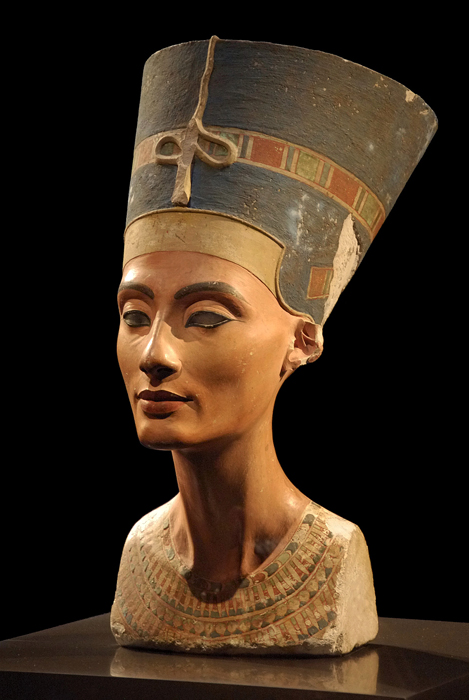 Bust al reginei Nefertiti.  Berlin музей/4711681_Bust_carici_Nefertiti__Berlinskii_myzei_2 (469x700, 190Kb)