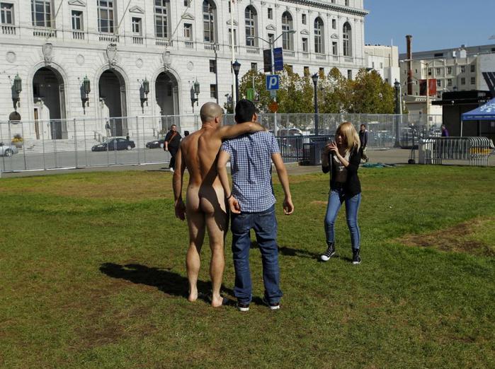 Акция нудистов в центре Сан-Франциско