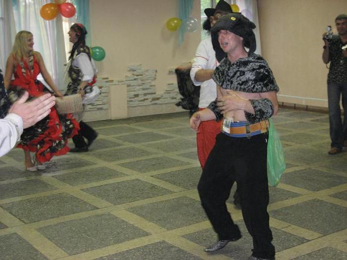 1352367750_2009_05_31_Medved__tancuyuschiy (700x525, 50Kb)