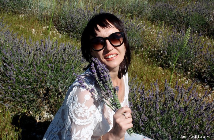 3925311_Anya_v_lavande (700x459, 306Kb)