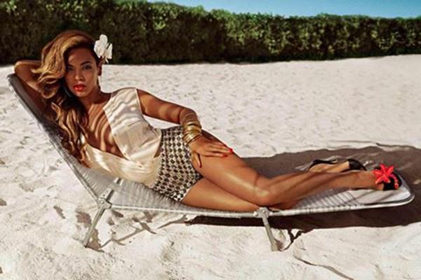 Фотографии Бейонсе в рекламе купальников H&M