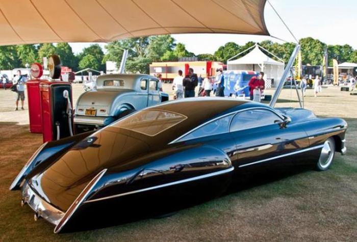 Фото: Cadillac Sedanette Cadzilla 1948 года