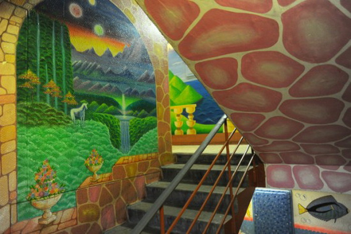 painted-apartment-bulding-1 (700x466, 121Kb)