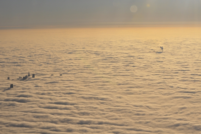 Туман над Варшавой, Польша. Фото © Reuters