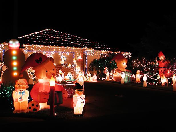 iStock-172280_inflatable-bears-manger-scene-christmas-lights_s4x3_lg (616x462, 47Kb)
