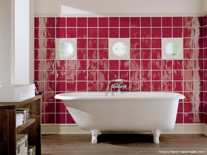 retro-interior-of-bathroom-in-classic-style-with-white-bathtub (700x525, 300Kb)
