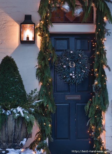 house-home-christmas-front-door-lights-dgriffith_HH_NO10 (450x618, 248Kb)