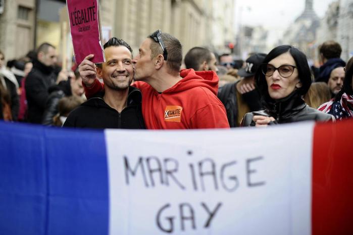 Десятки тысяч людей поддержали гомосексуальные браки