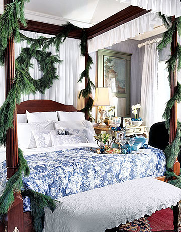 Christmas-Bedroom-Decoration-Ideas-01-Classic-Bedroom (360x460, 73Kb)