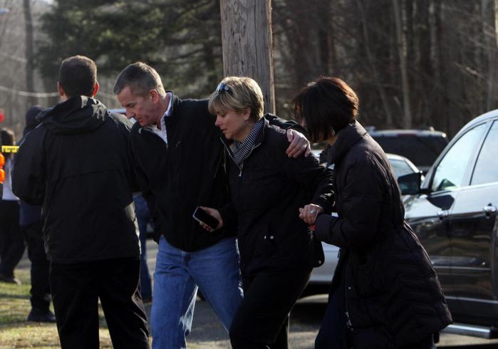 В результате стрельбы в начальной школе в США погибло 26 человек