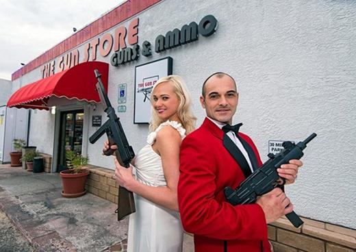 Необычные свадьбы с оружием в Лас Вегасе. Фотографии