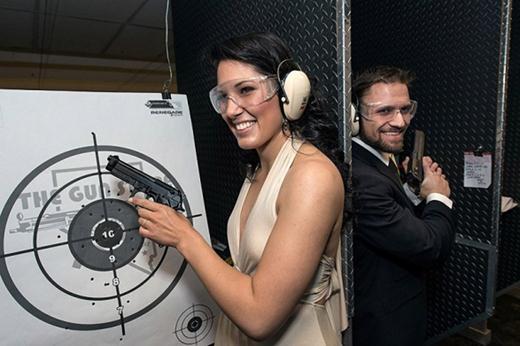 Необычные свадьбы с оружием в Лас Вегасе. Фотографии