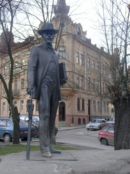 Ivan_Trush_monument_Lviv (525x700, 462Kb)