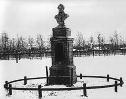 Monument_on_Pushkin's_duel_place_before_1924 (250x197, 11Kb)