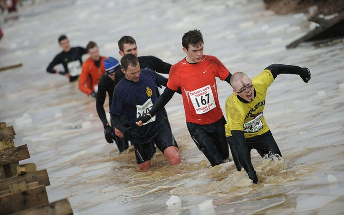 Забег с препятствиями Tough Guy Challenge в Англии