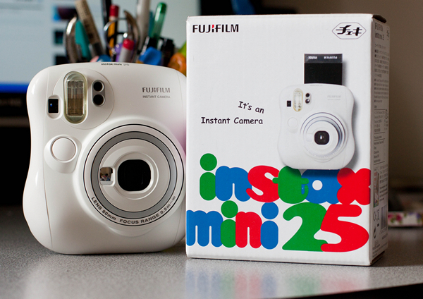 FujiFilm 25 Instax Mini (600x424, 290Kb)