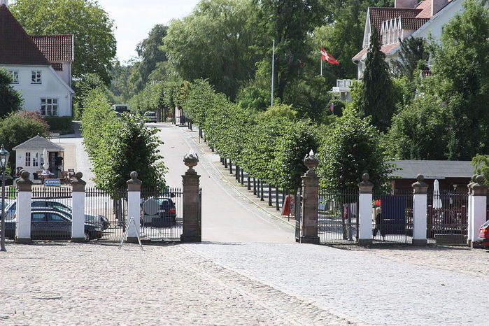 Fredensborg_Slot_20090818_12 (700x466, 109Kb)