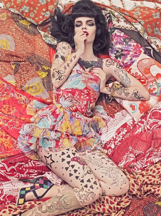 25960e9344f592e98072ef352700cf41_08_02_2009_0630042001234108510_steven_meisel (524x700, 394Kb)