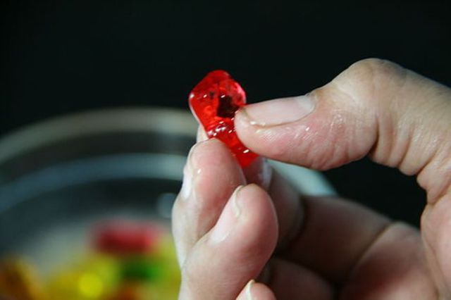 Пьяный мишка/3132812_1361293532_vodka_gummies_05 (640x426, 64Kb)