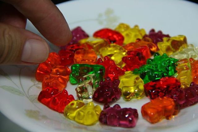Пьяный мишка/3132812_1361293478_vodka_gummies_07 (640x426, 112Kb)