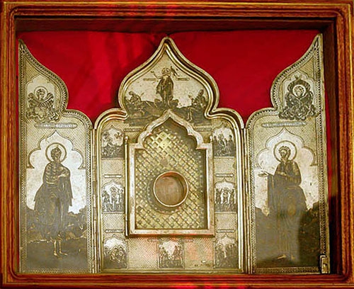 Часть Ризы Господней в храме Христа Спасителя в Москве (500x408, 191Kb)