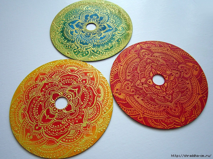Золотое на зеленом, мандала на CD, автор Shraddha, 12 (700x525, 397Kb)