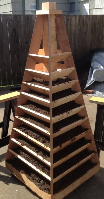 Vertical-Garden-Pyramid-Tower_11 (364x700, 199Kb)