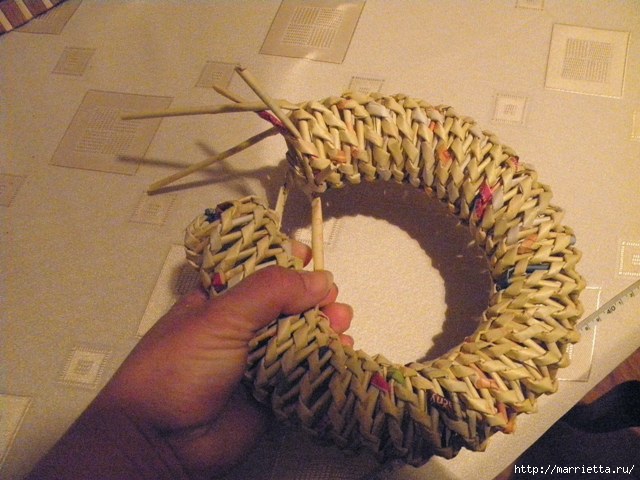 плетение из газет. венок спиральным плетением для пасхального декора (26) (640x480, 167Kb)