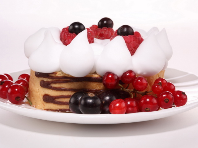 Food_Cakes_and_Sweet_Cake_with_berries_032443_29 (640x480, 75Kb)