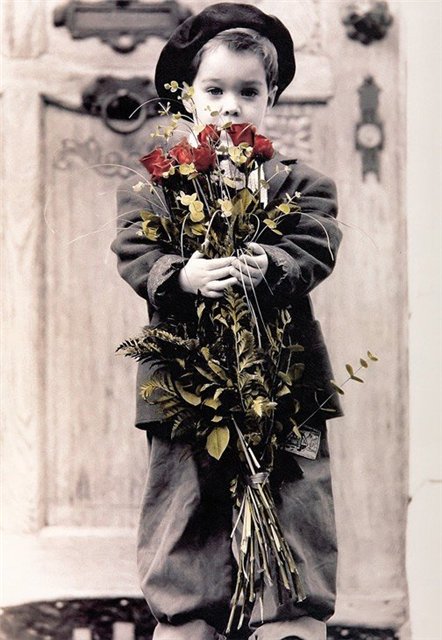 Мальчик с розами (442x640, 68Kb)