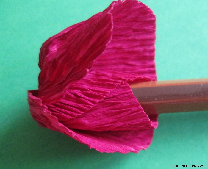 Розочки из вискозных салфеток. Цветочное панно - валентинка (13) (700x568, 258Kb)