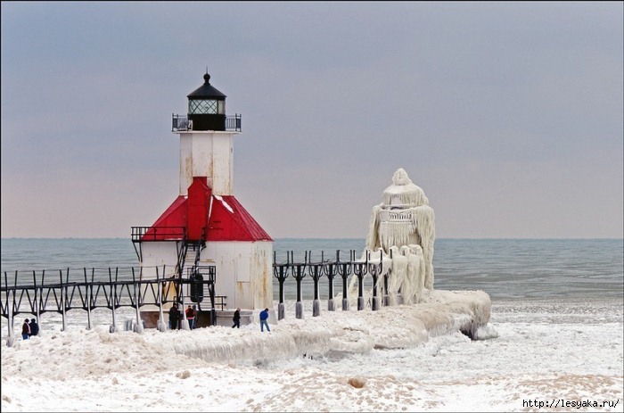 3925073_frozenlighthouses1 (700x463, 164Kb)