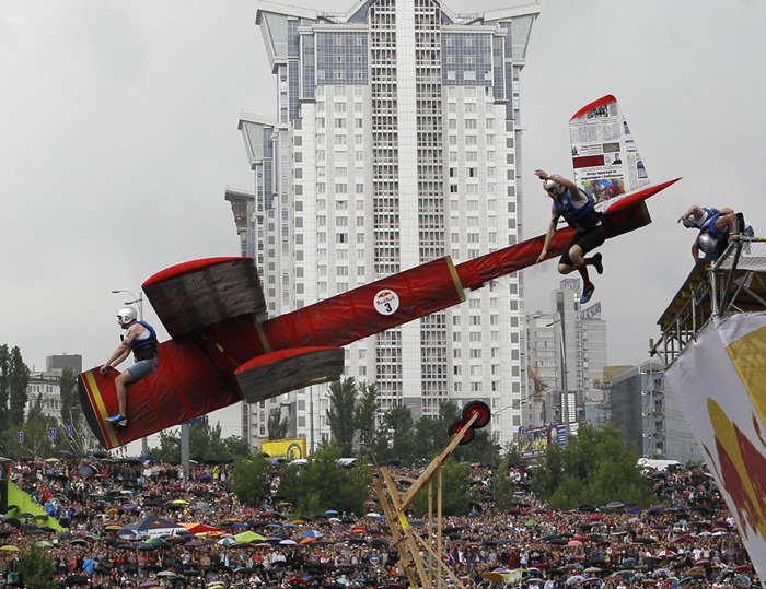 Red Bull Flugtag Украина. Полеты на самых нелепых предметах. Фотографии